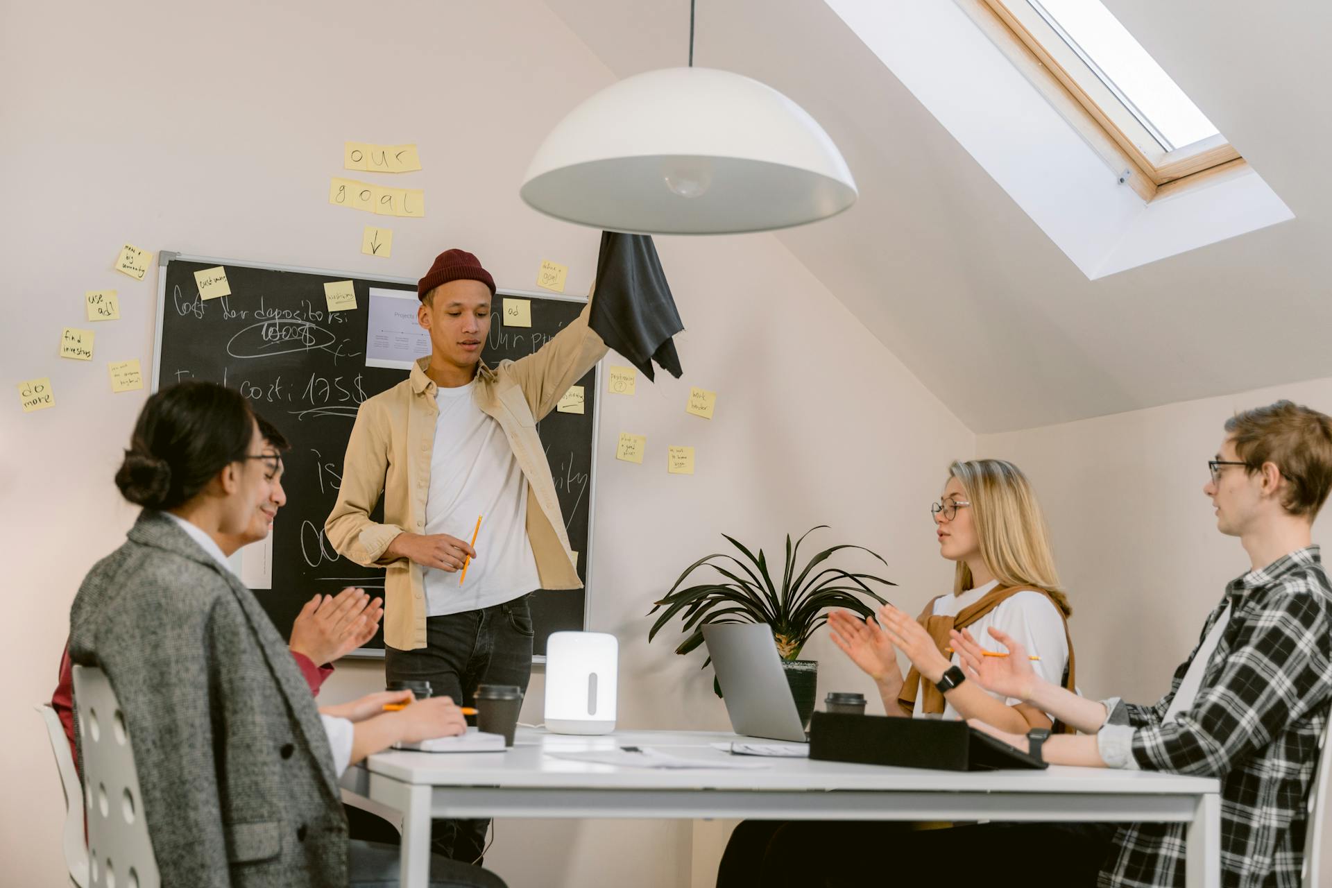 Office people discussing ideas