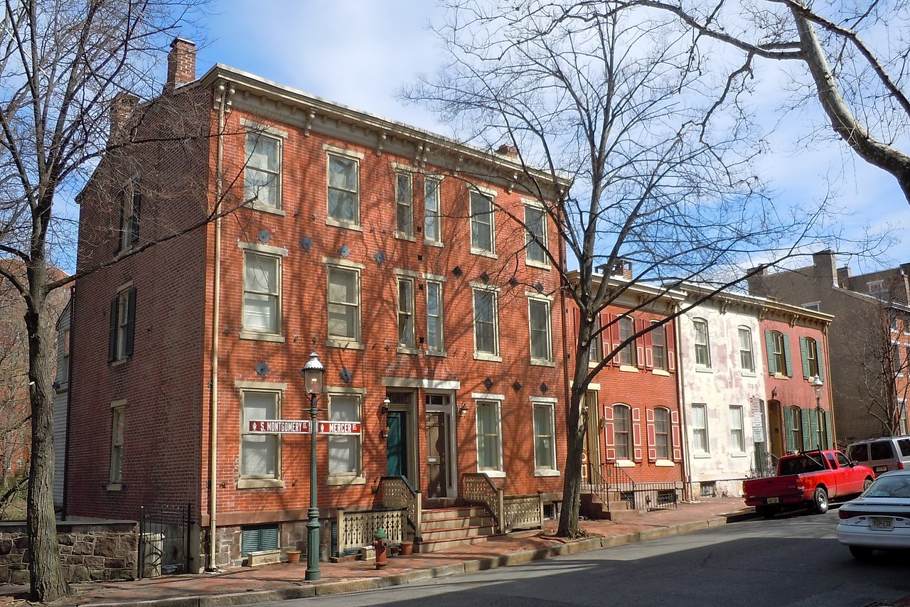 Houses in Mill Hill Historic District,