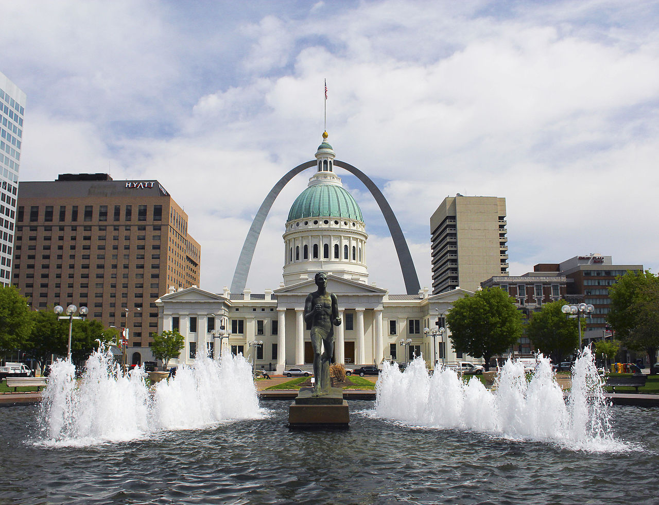 Runner Fountain And Old Courthouse And Arch