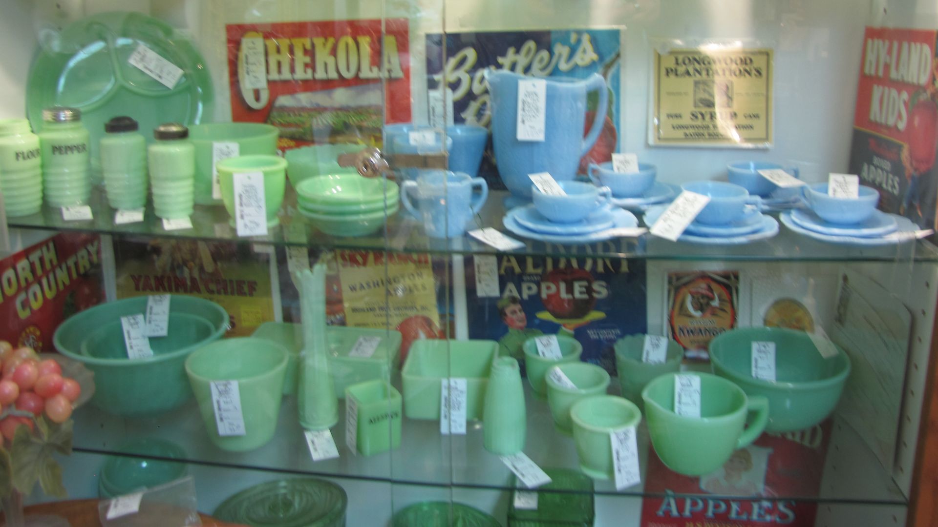 File:Jadeite display.jpg