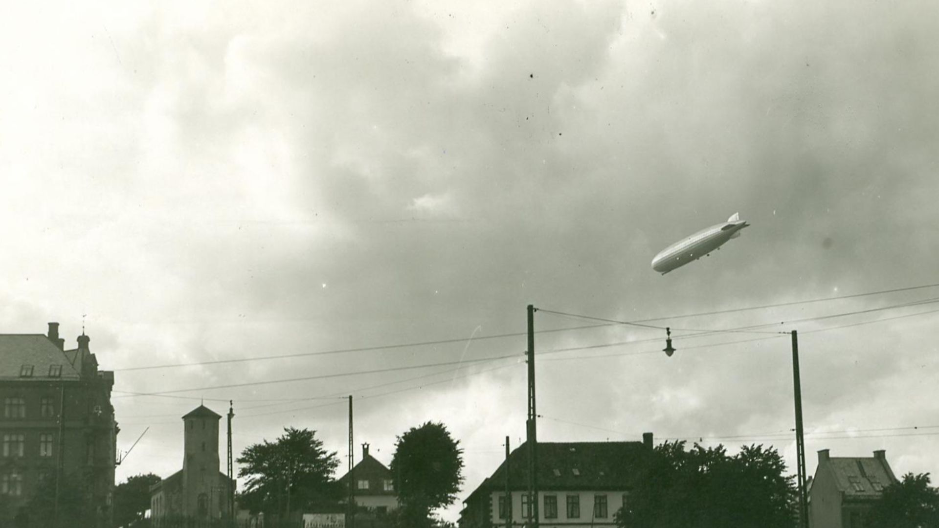File:Graf Zeppelin over Bergen.jpg