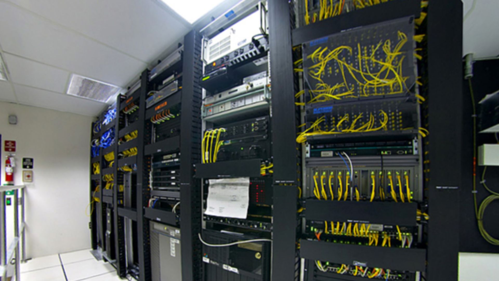 File:Datacenter-telecom edit2.jpg