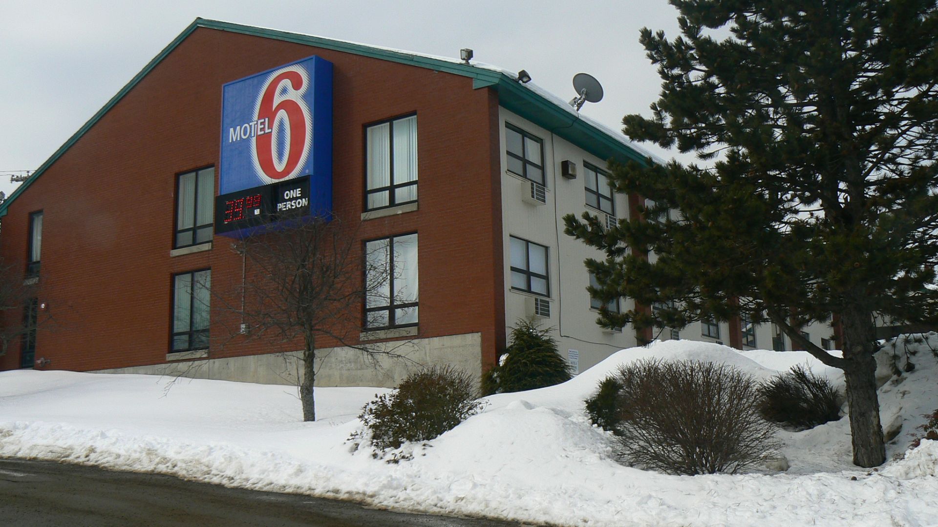 File:Motel 6, Augusta, ME.jpg