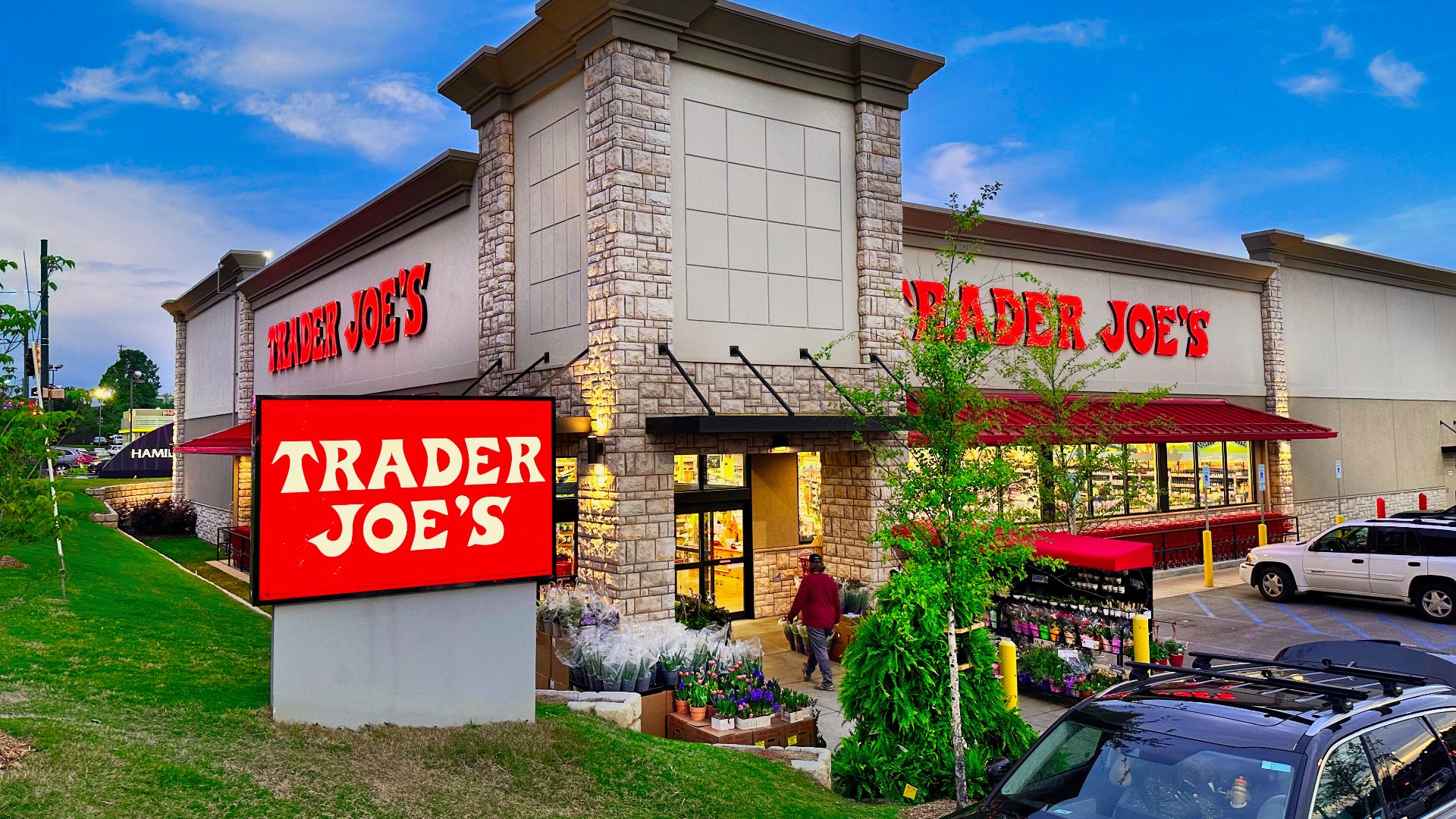 File:Trader Joe's in Chattanooga, Tennessee.jpg