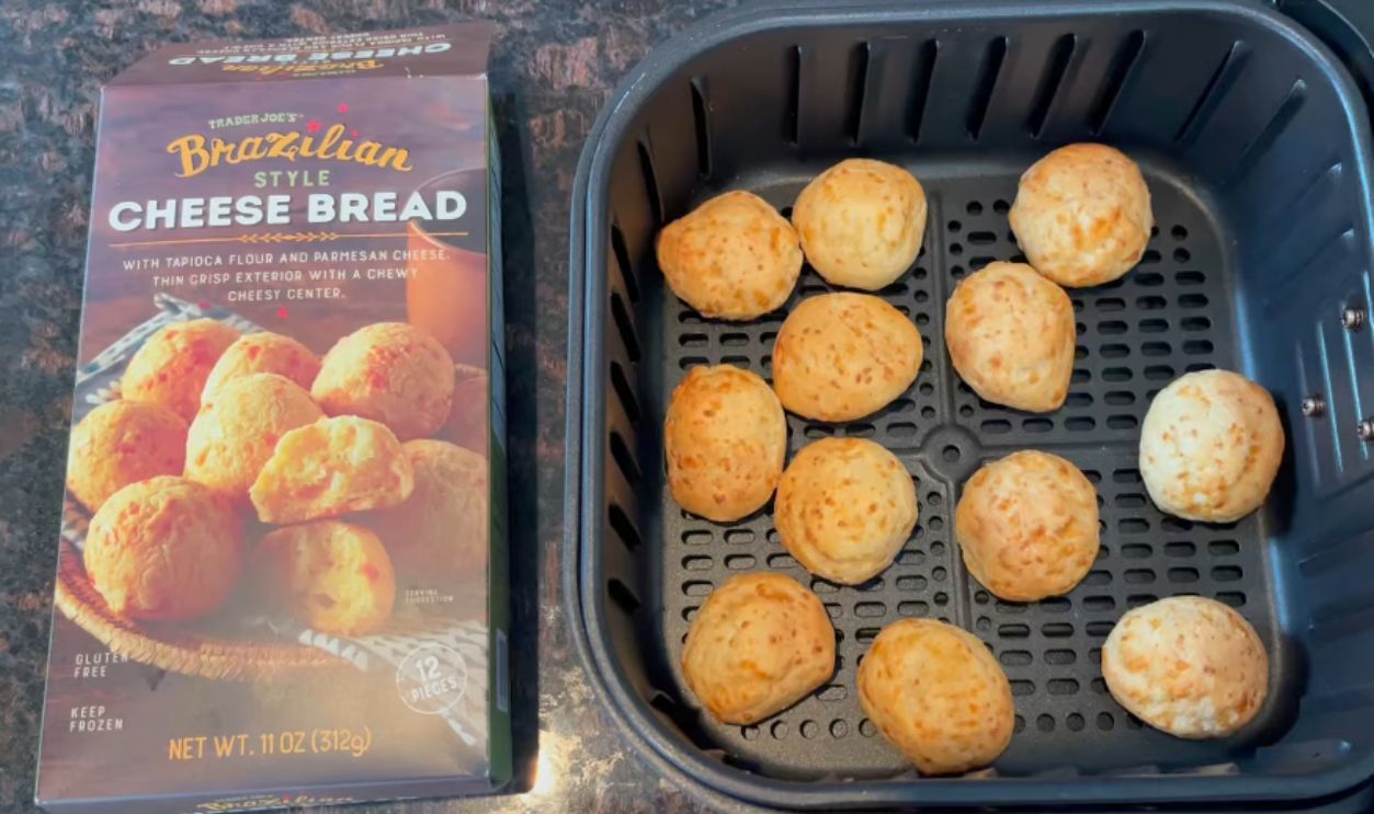 Brazilian Cheese Bread (Pão de Queijo)