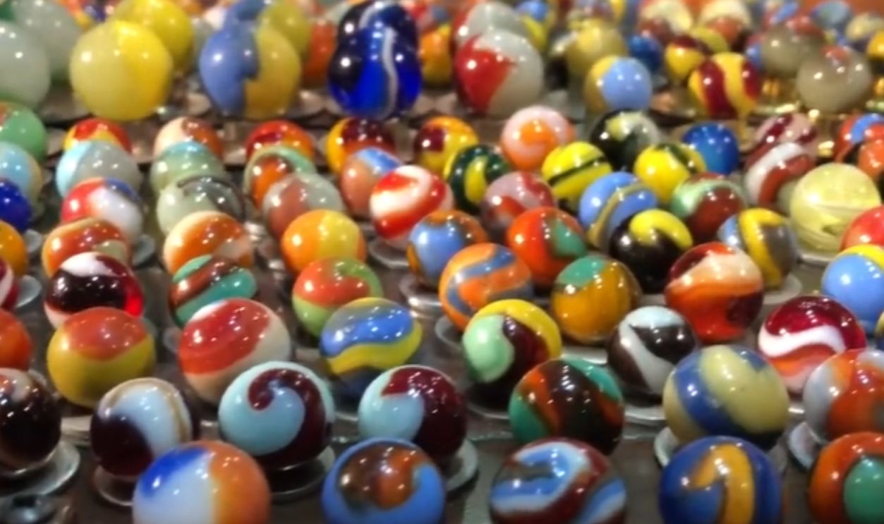 Akro Agate Lemonade Oxblood