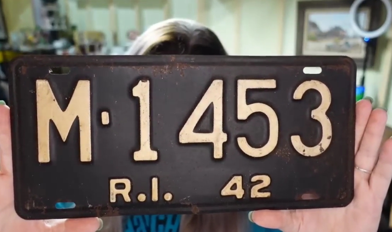 Storing And Displaying Plates