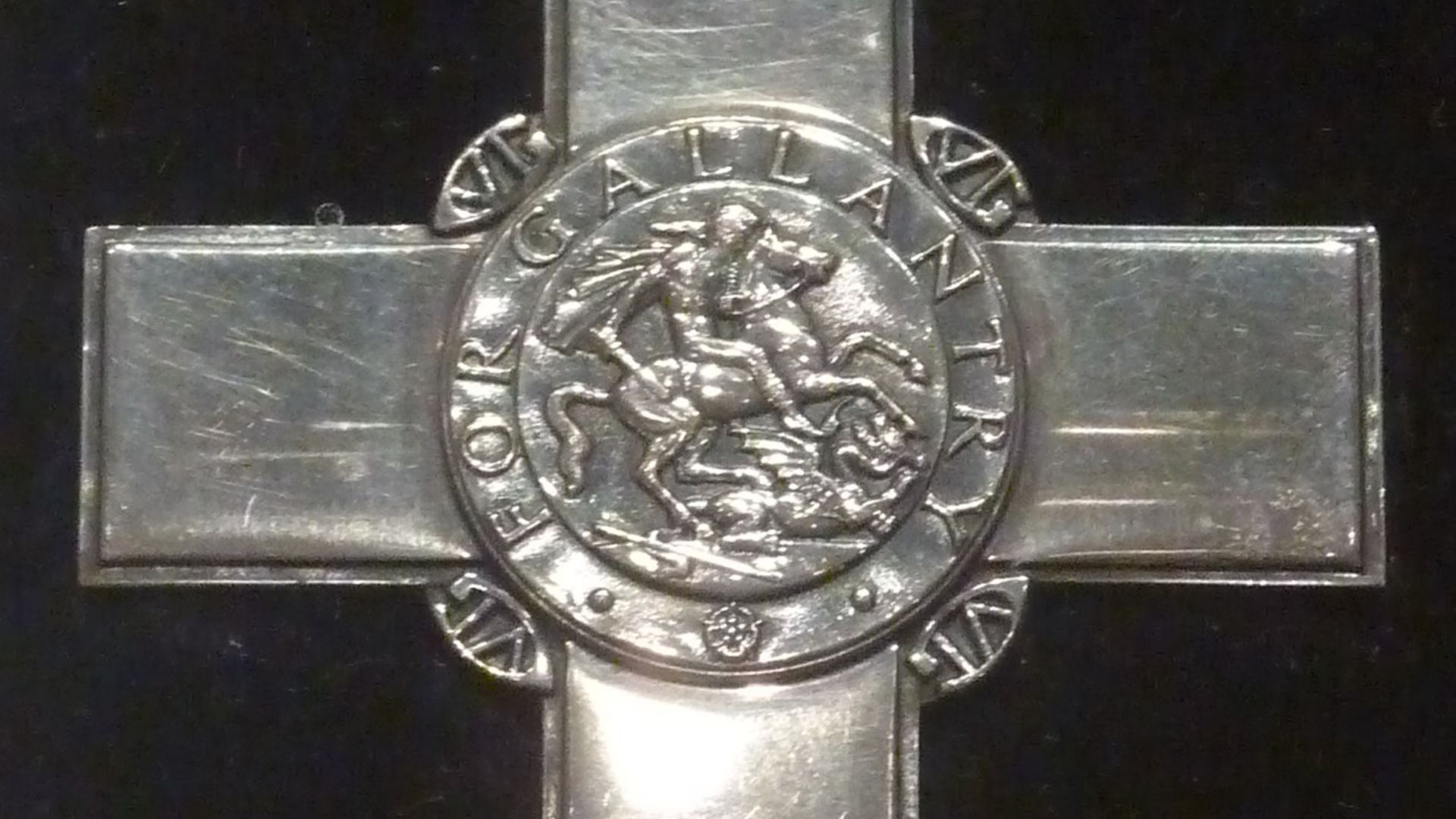 File:George Cross Malta P1440218.jpg