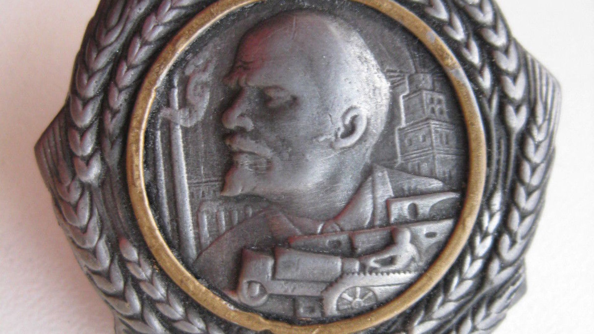 File:Type 1 Order of Lenin replica.jpg