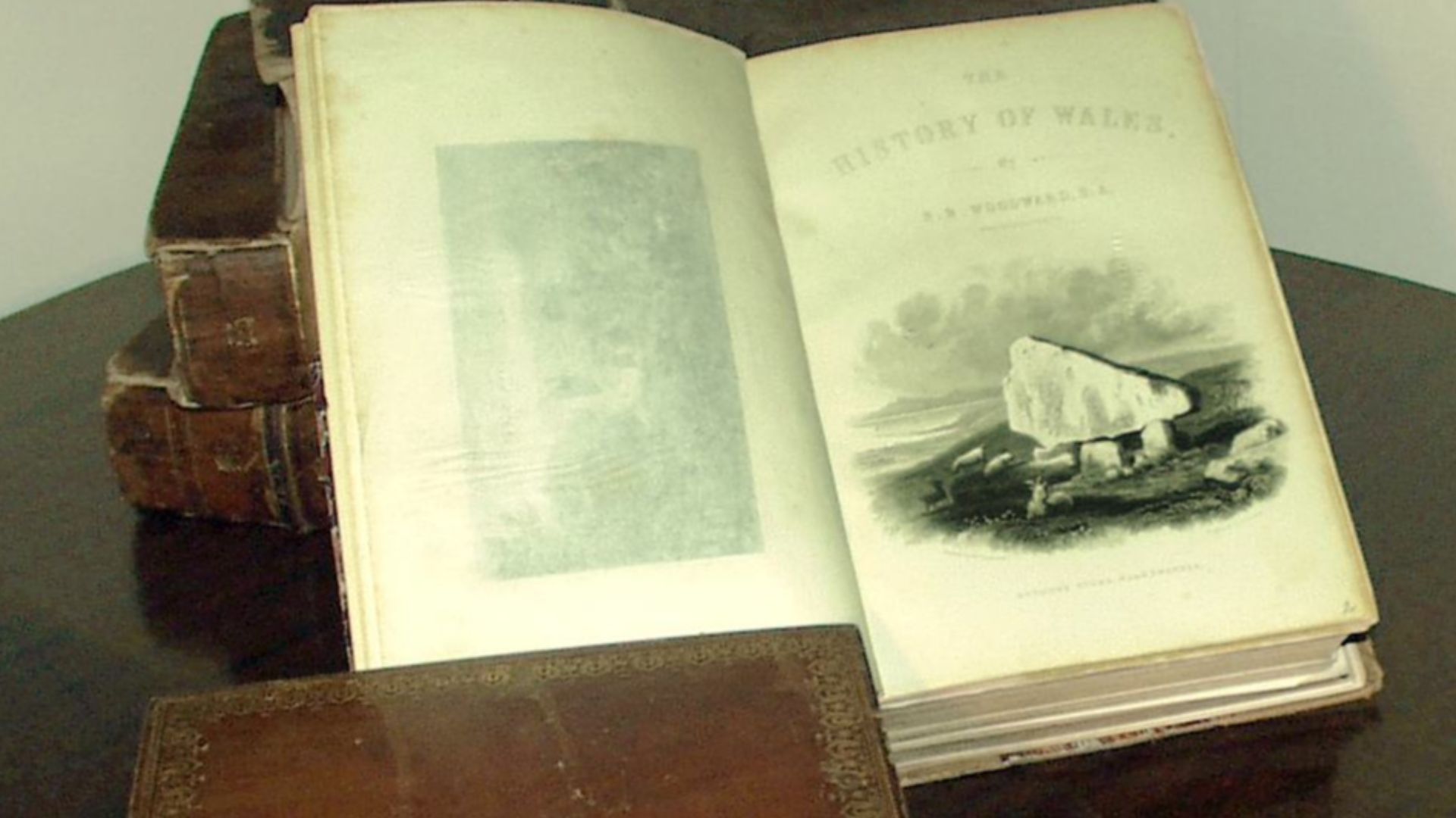 File:Antique-books-woodward.jpg