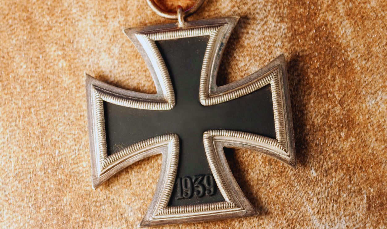 Gettyimages - 135941188, Iron cross / Eisernes Kreuz - stock photo The german Iron Cross (Knight´s cross), Medal from the time of the WW I and in WWII. 