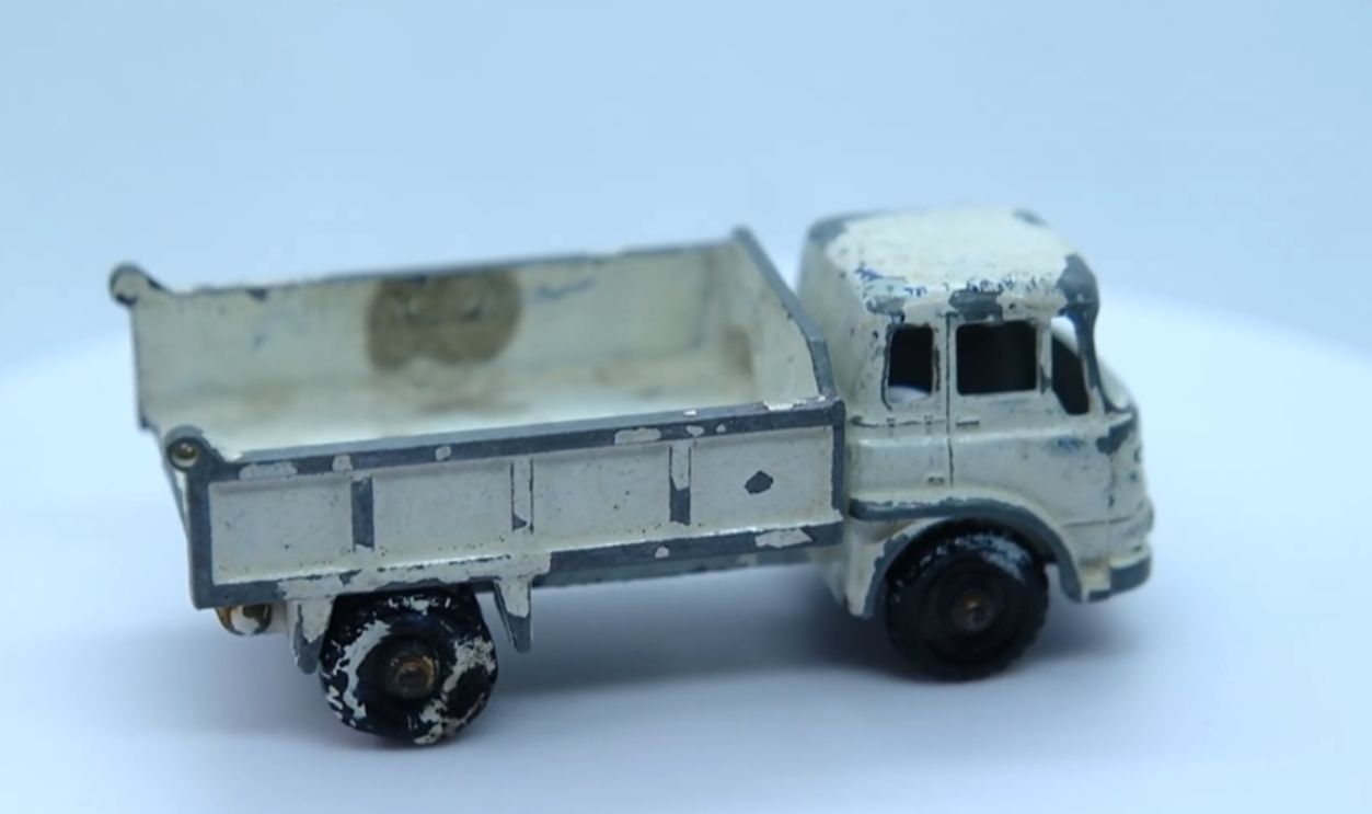 Matchbox Bedford TK Tipper Truck (No. 17, 1968)