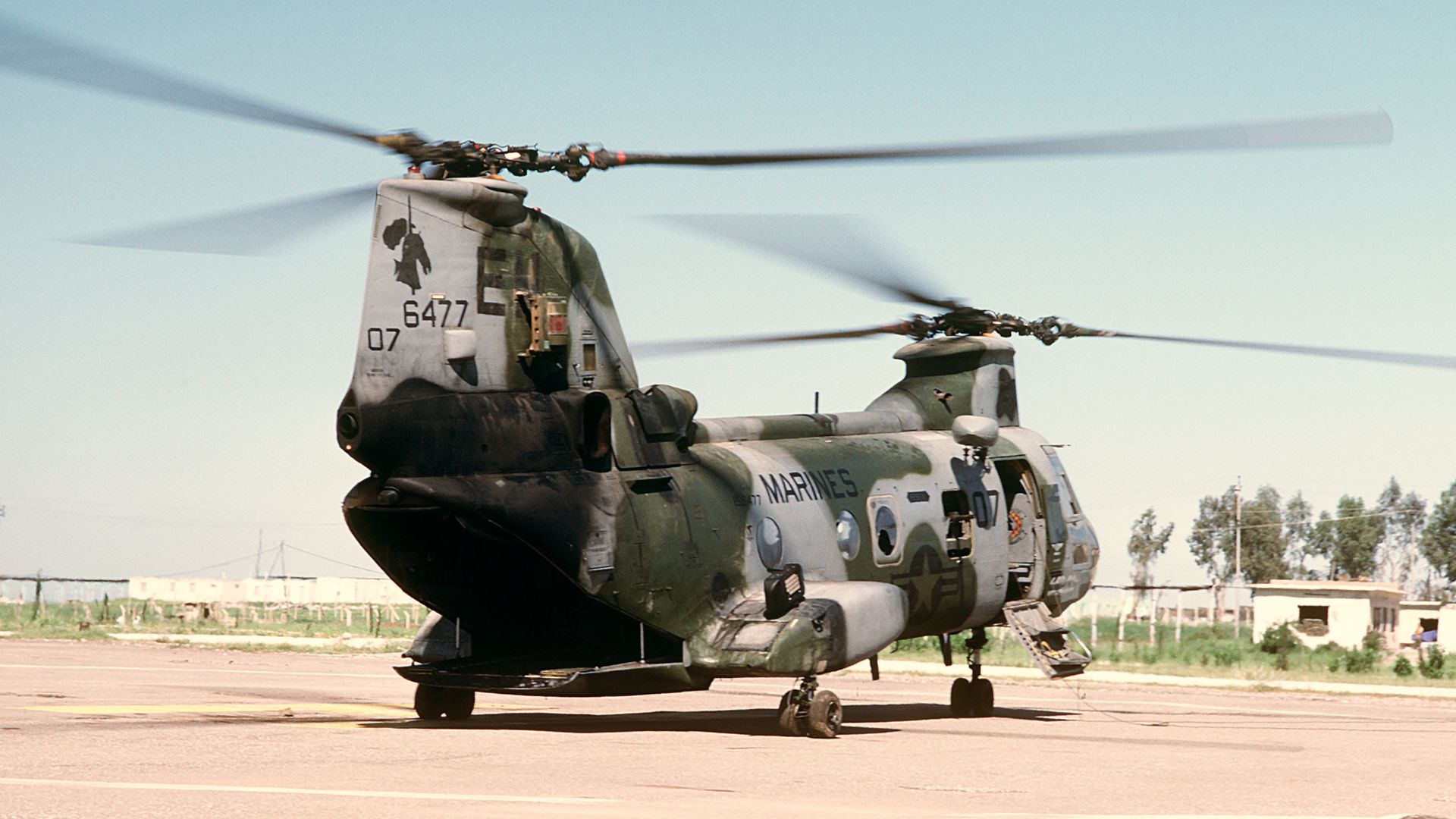 File:CH-46E Sea Knight of HMM-264 at Zakho (Iraq) in April 1991.jpeg