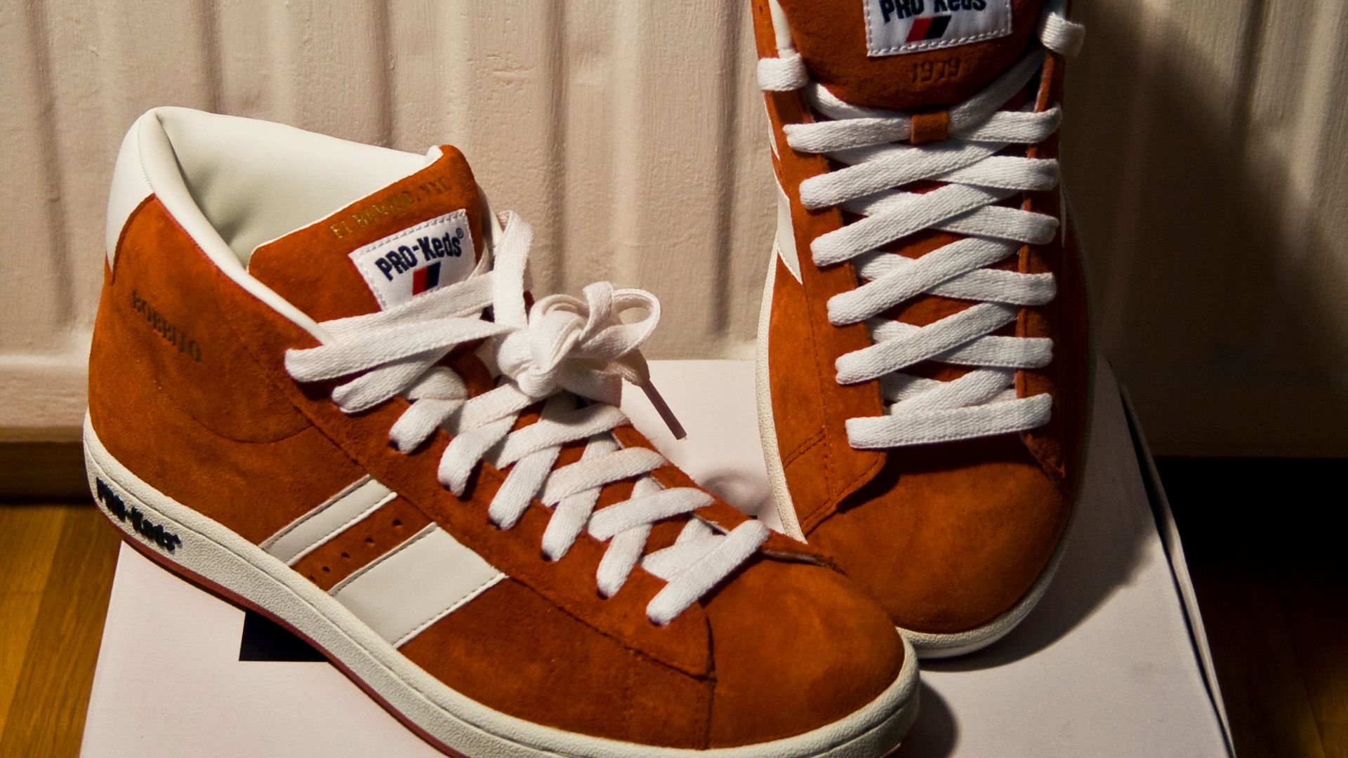 File:Pro-Keds Royal Flash Mid.jpg