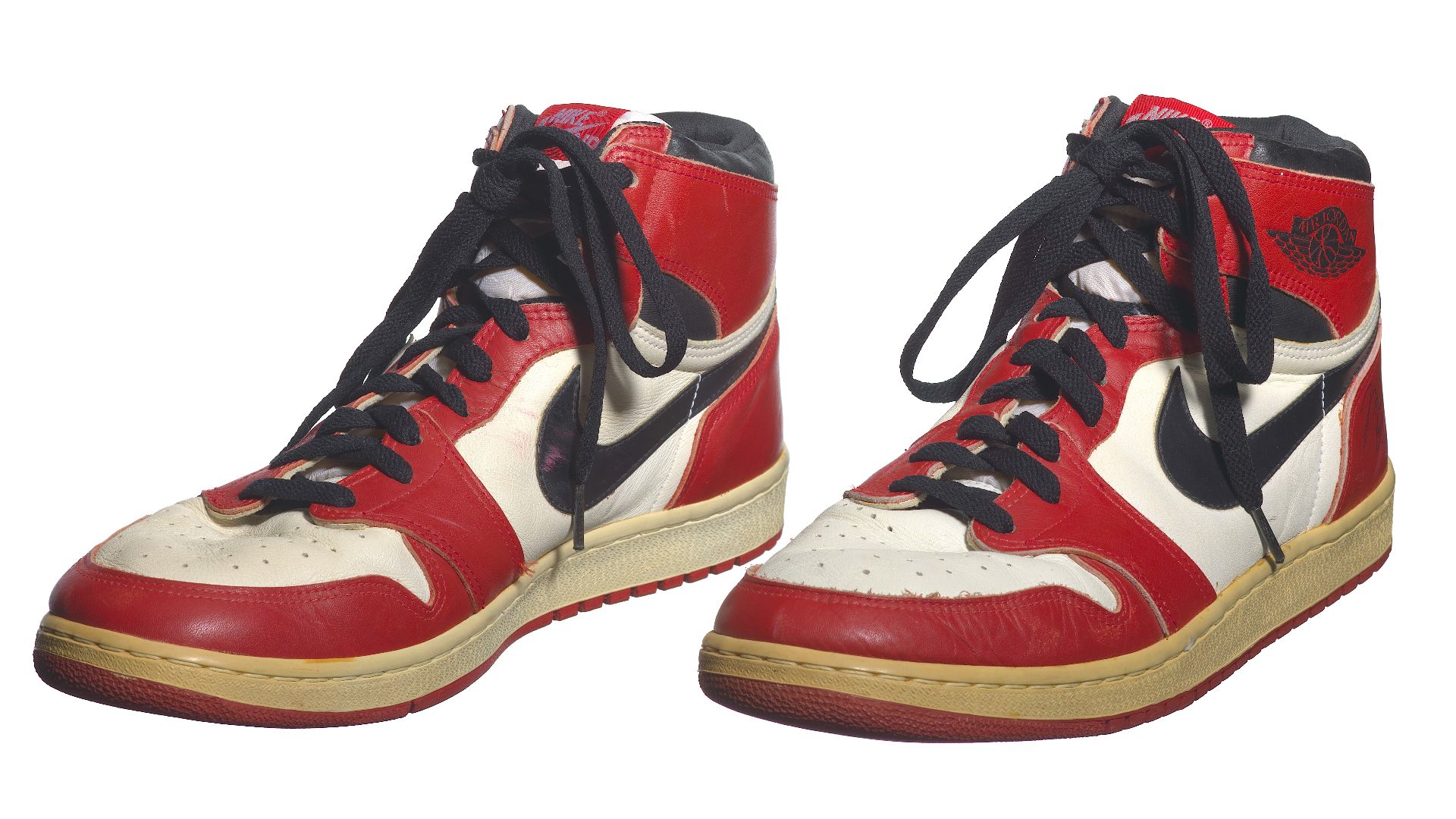 File:1985 Air Jordan 1s.jpg