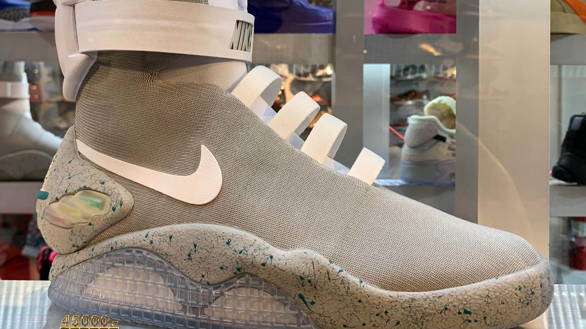 File:Nike mag flight club.jpg