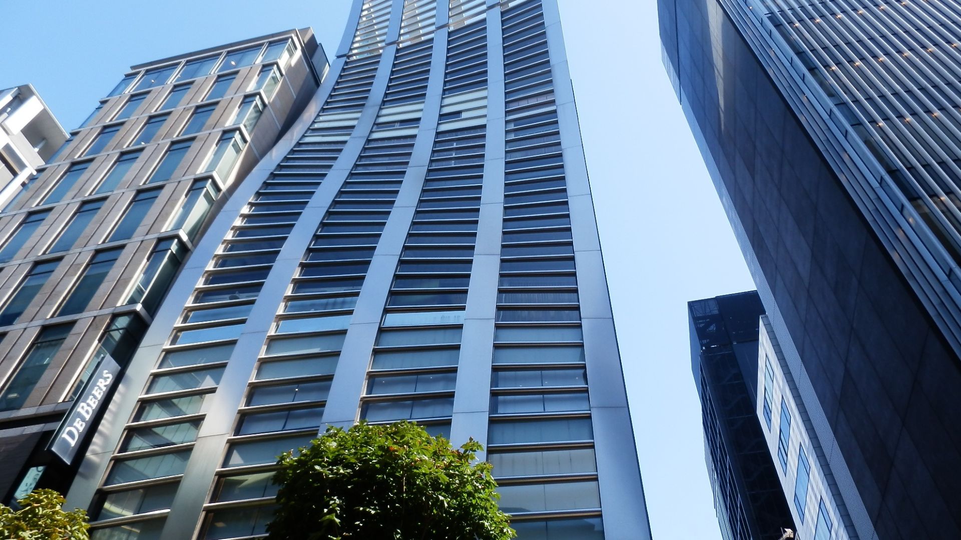 File:De Beers Diamond Jewellers, De Beers Ginza Building (2016-09-01 by naobim @Pixabay 1648310).jpg