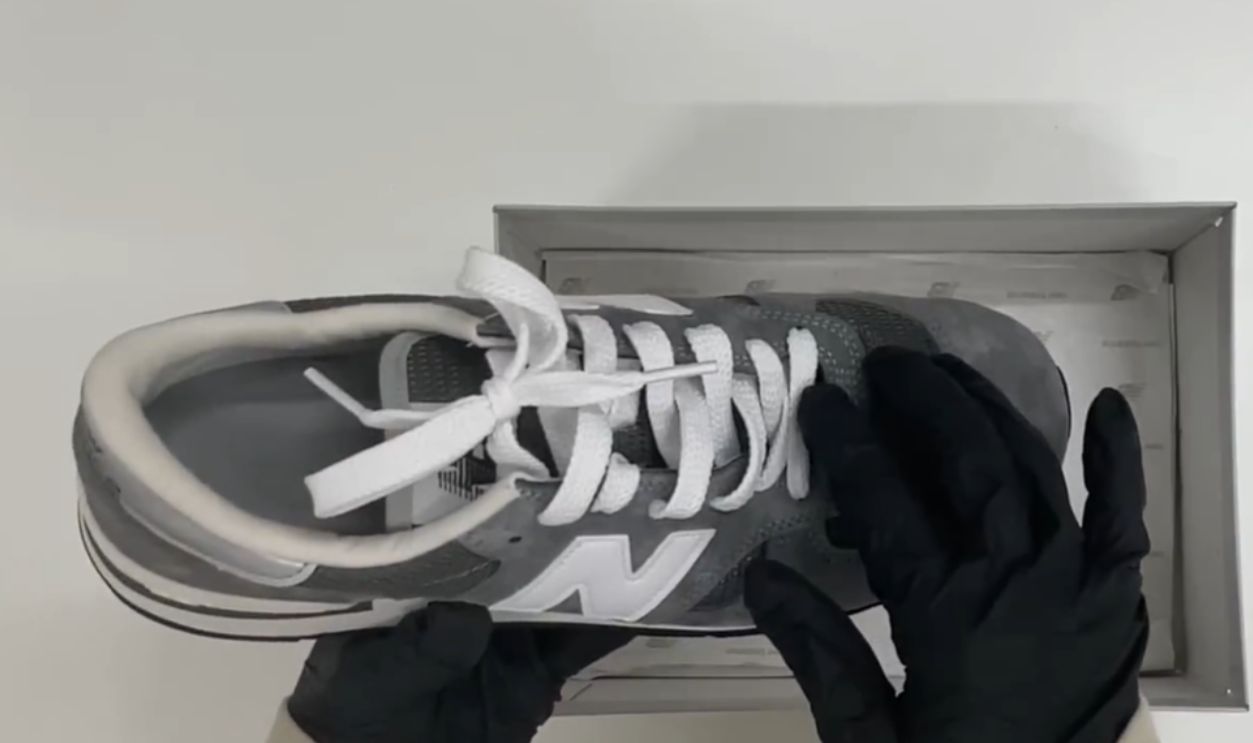 New Balance 990v1 (1982)