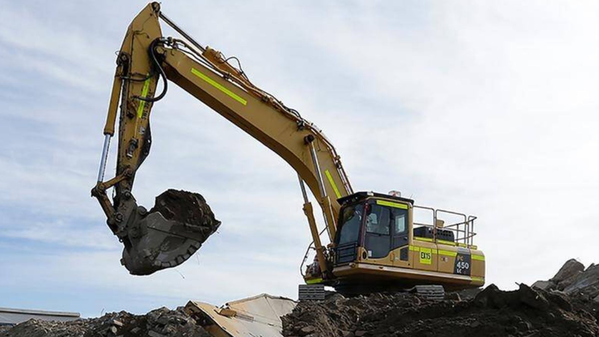 File:SBI Landfill excavator.jpg
