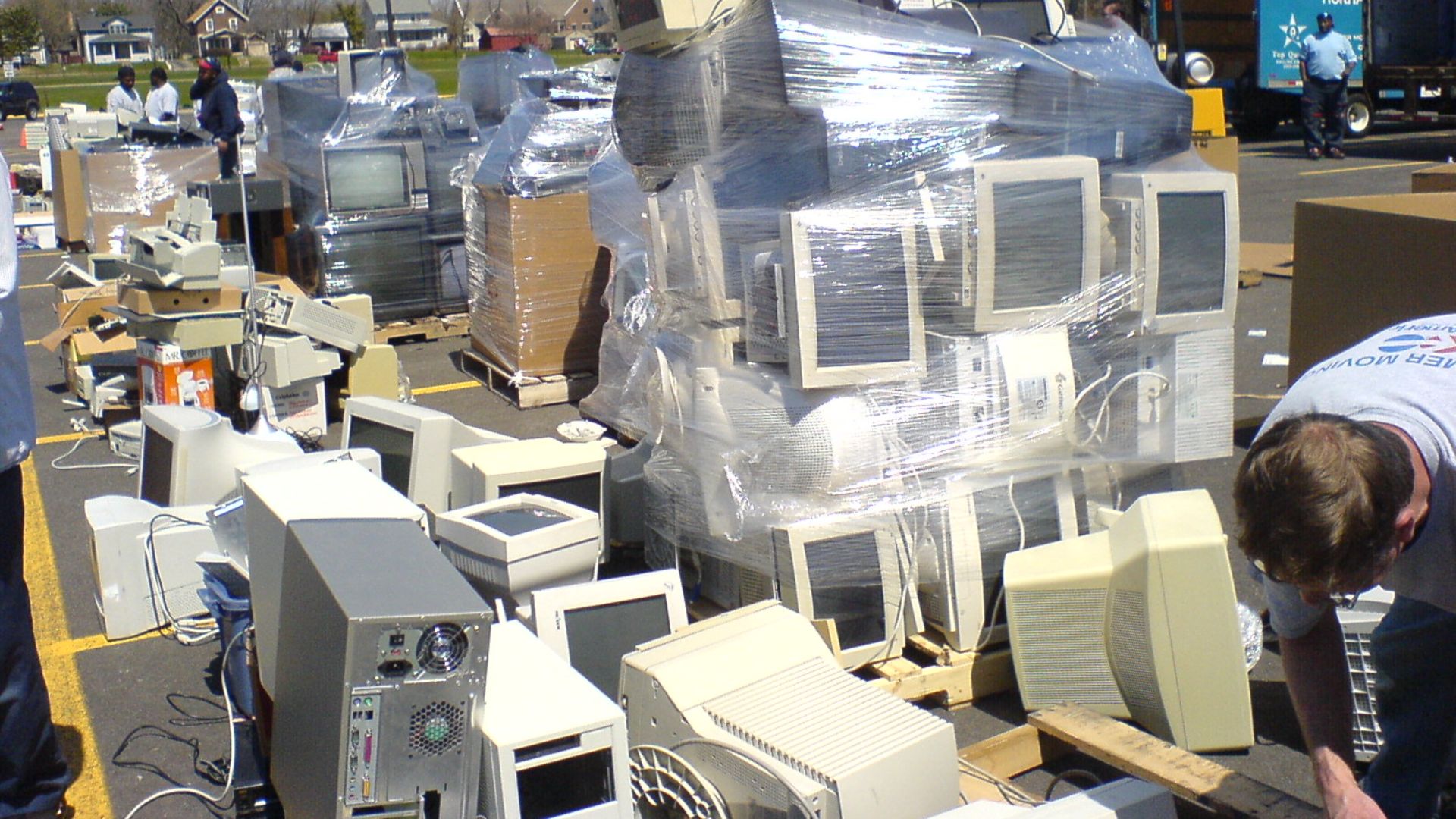 File:E-Waste Landfill.jpg