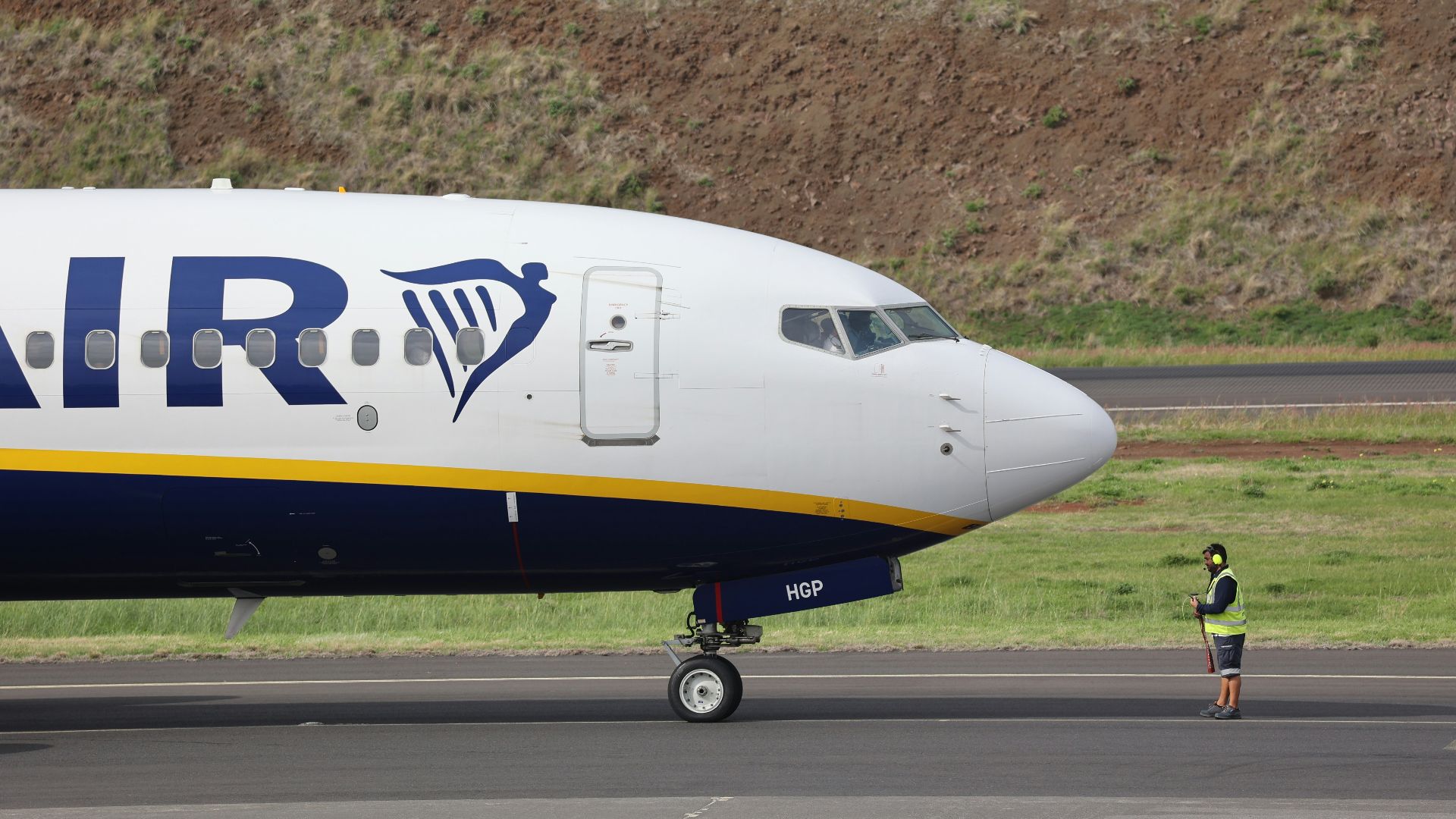 A large jetliner sitting on top of an airport runway