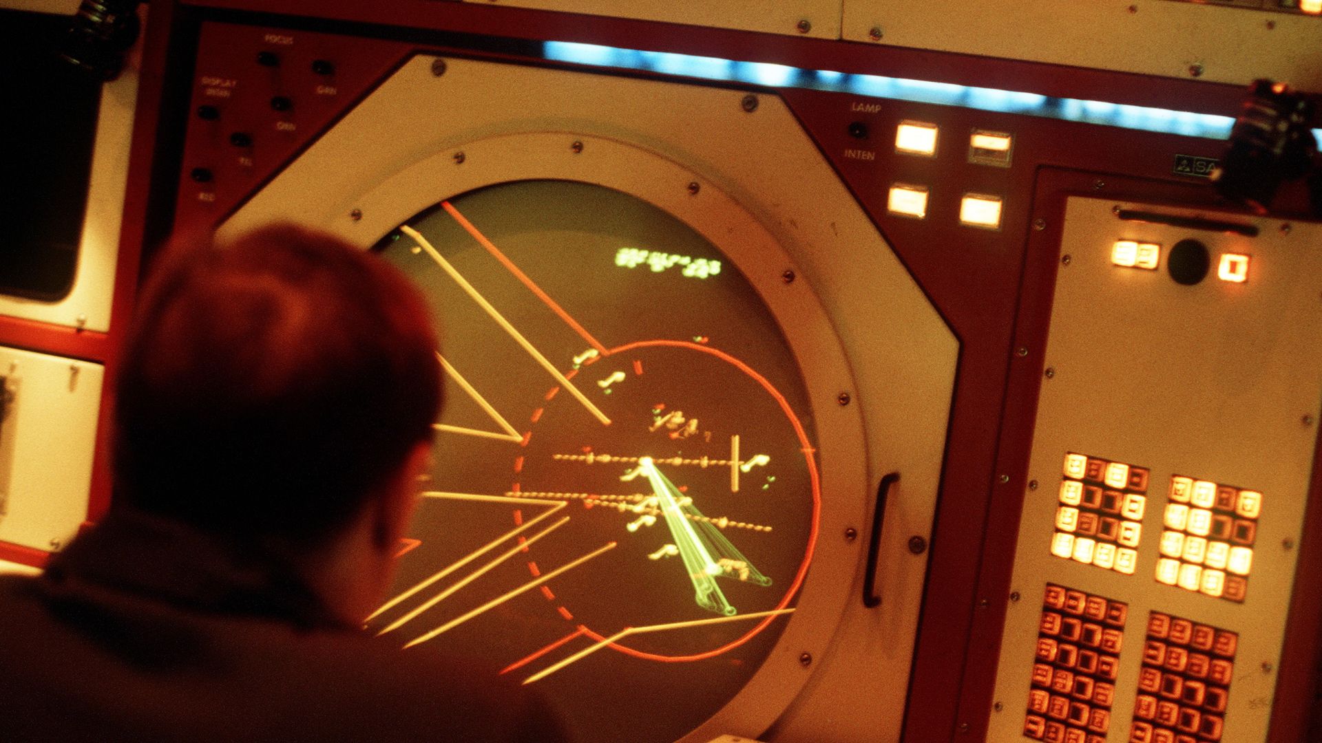 File:DF-ST-88-04935 An AIRMAN monitors a radar screen inside the Berlin Air Route Traffic Control Facility at Templehof Central Airport 1986.jpeg