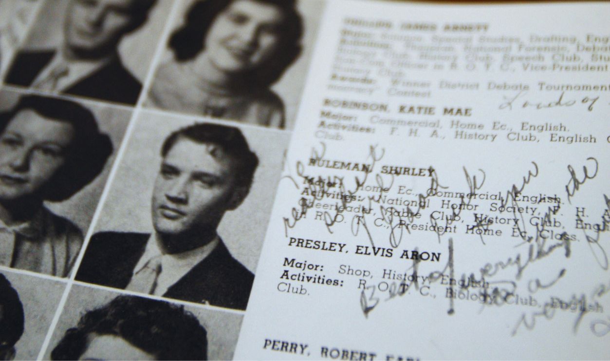 Gettyimages - 76111168, Elvis Fans Flock To Memphis For 30th Anniversary Of