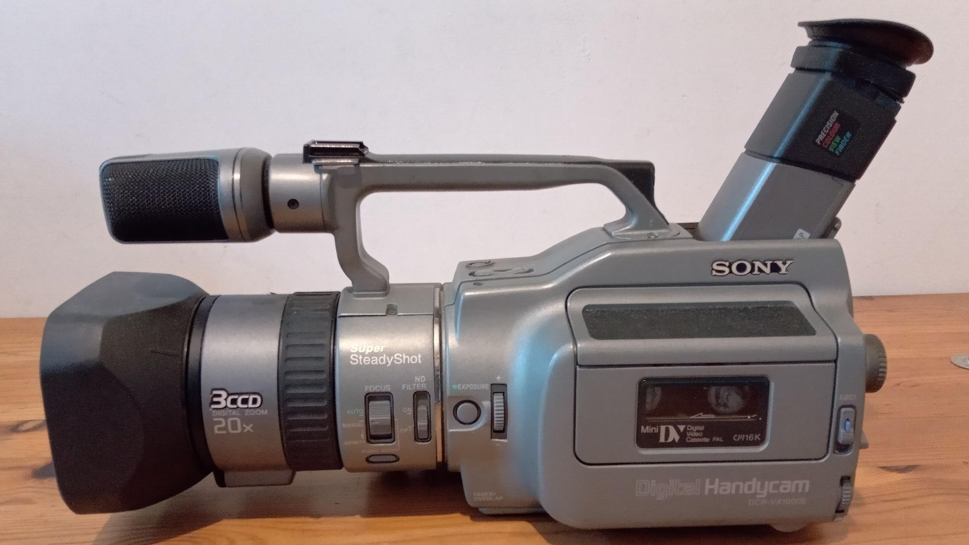 File:Sony DCR-VX1000 02.jpg