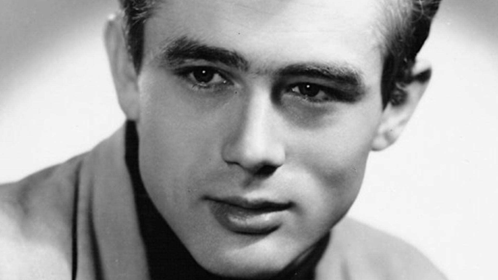 File:James Dean - publicity - early.JPG
