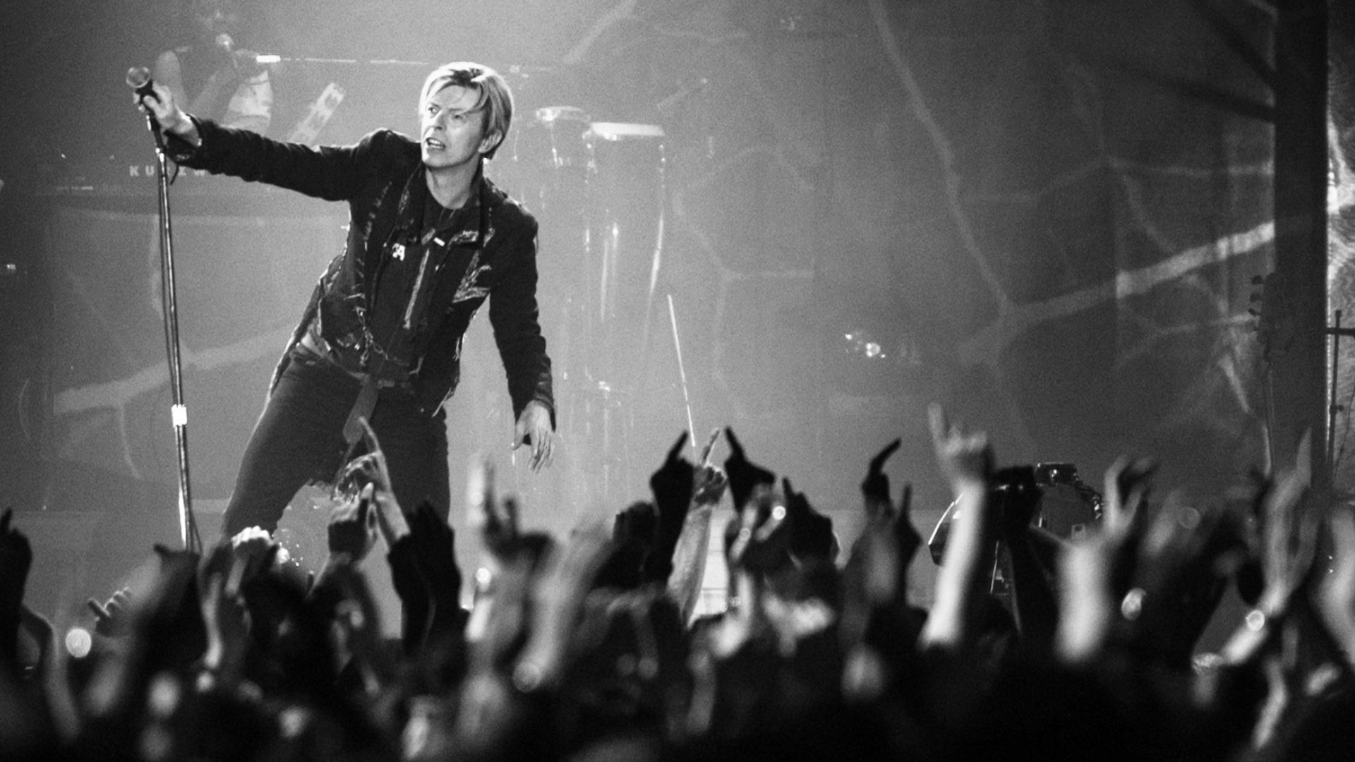 File:David Bowie (135687113).jpeg