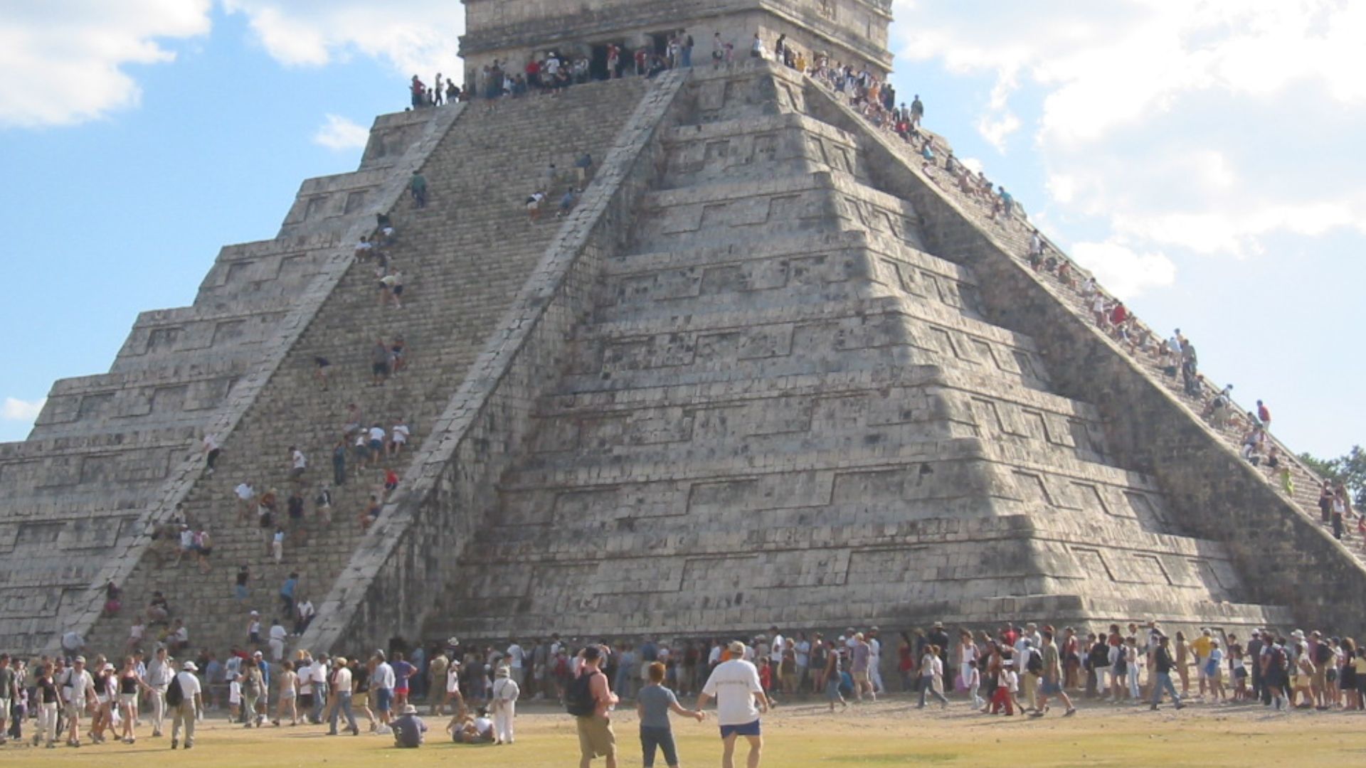 File:El Castillo, Chichén Itzá.jpg