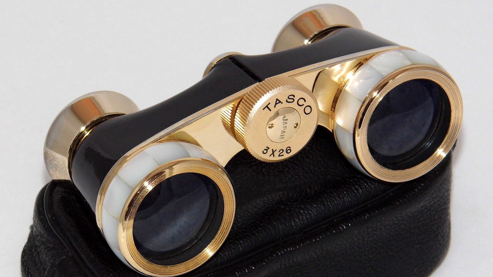 File:Vintage Tasco Imperial 3x26 Opera Glasses With Mother-Of-Pearl Highlights, Photographed With Original Carrying Case, Made In Japan (37455129480).jpg