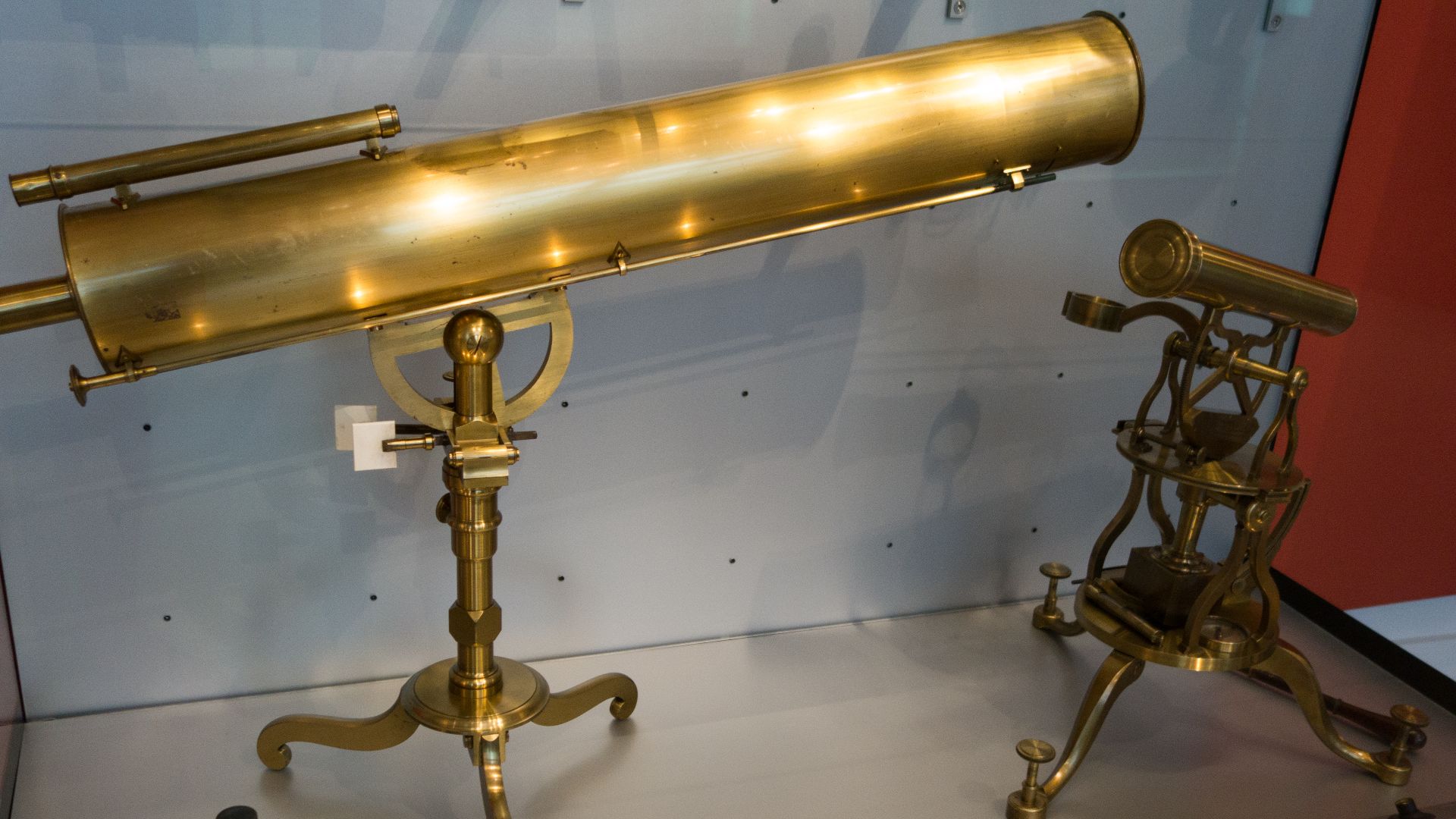 File:Antique brass telescope (30037438655).jpg