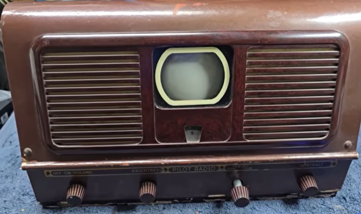 1940s Pilot Radio TV