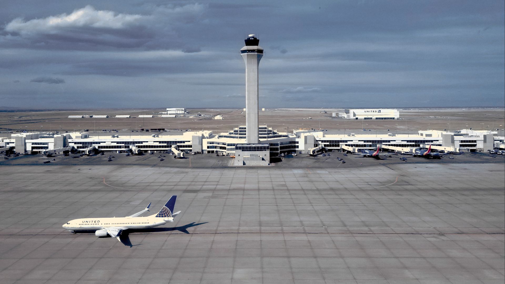 File:DEN Air Traffic Control Tower.jpg