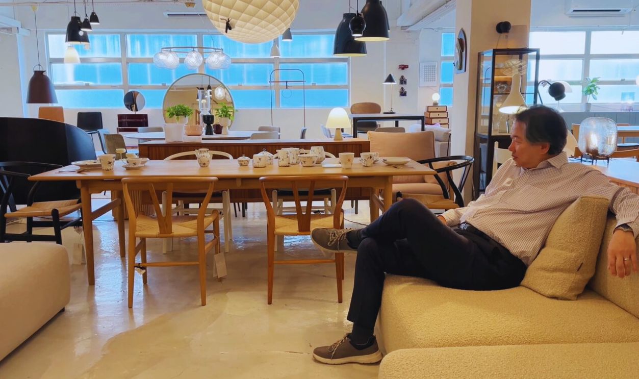 CH327 DINING TABLE BY HANS J WEGNER