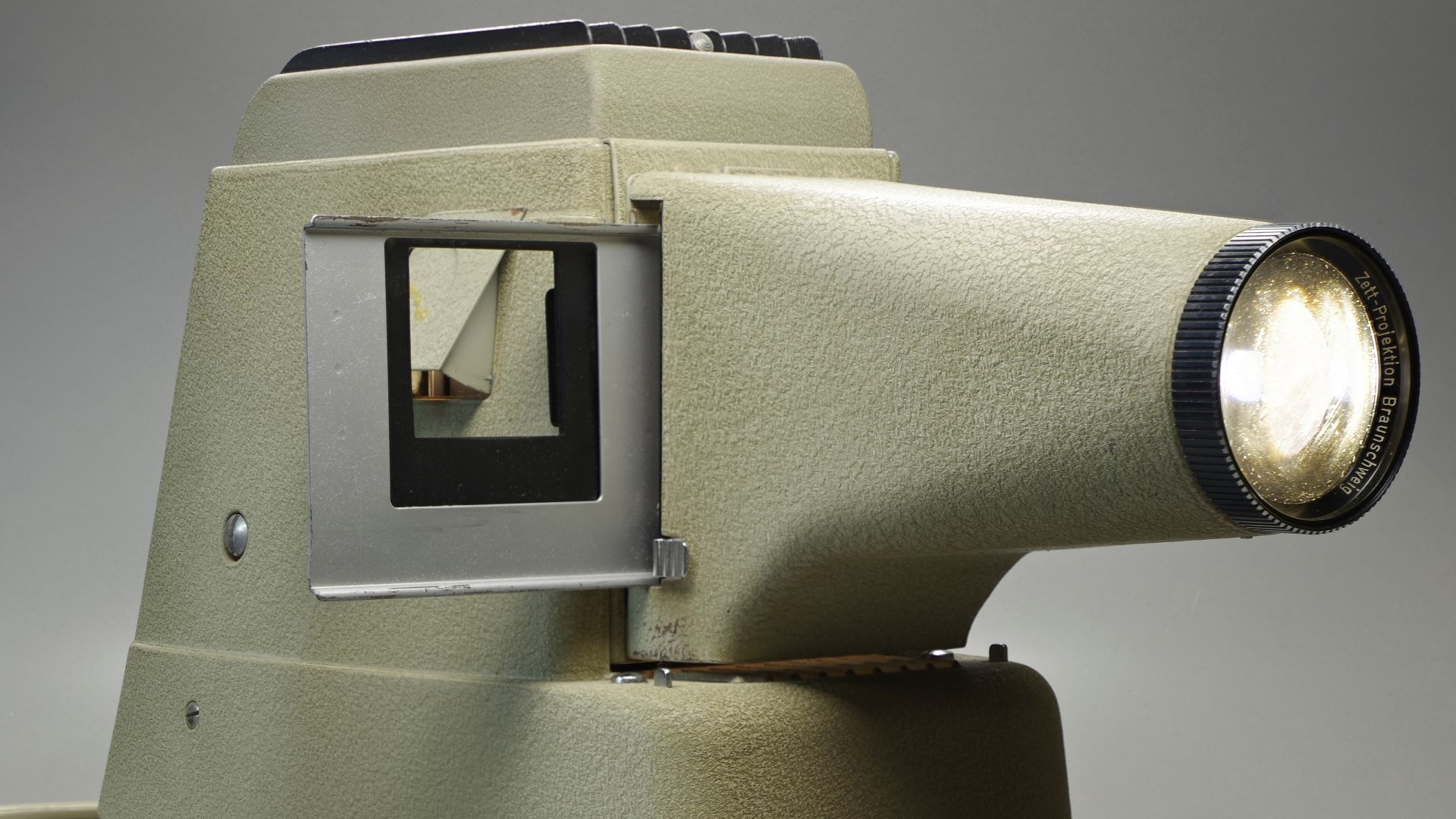 File:Super Zett III Slide projektor BW 2025-07-24 17-43-26 s.jpg