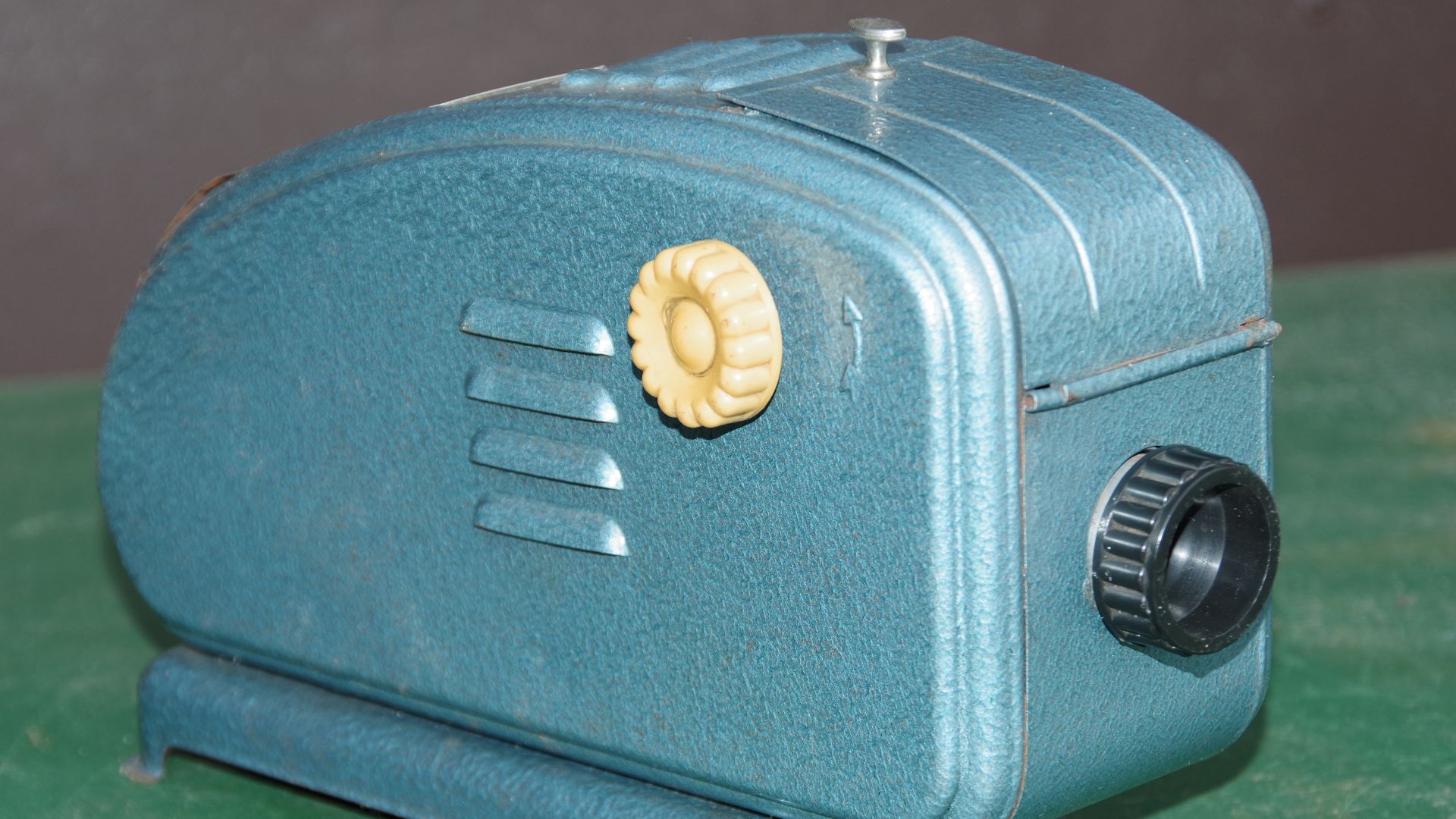 File:Magyar gyártmányú diavetítő - Elzett Művek 00651 típus.jpg