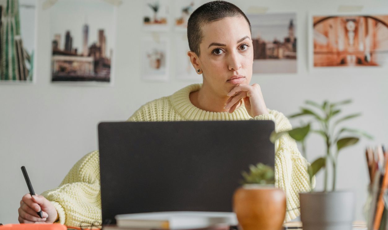 Influencer trips broke