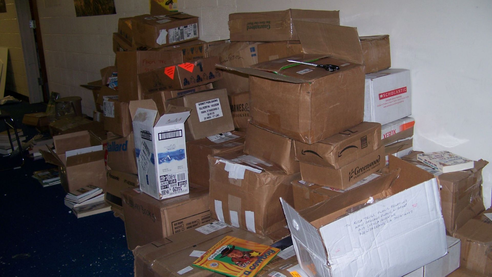 File:Unsorted book donations (177181957).jpg