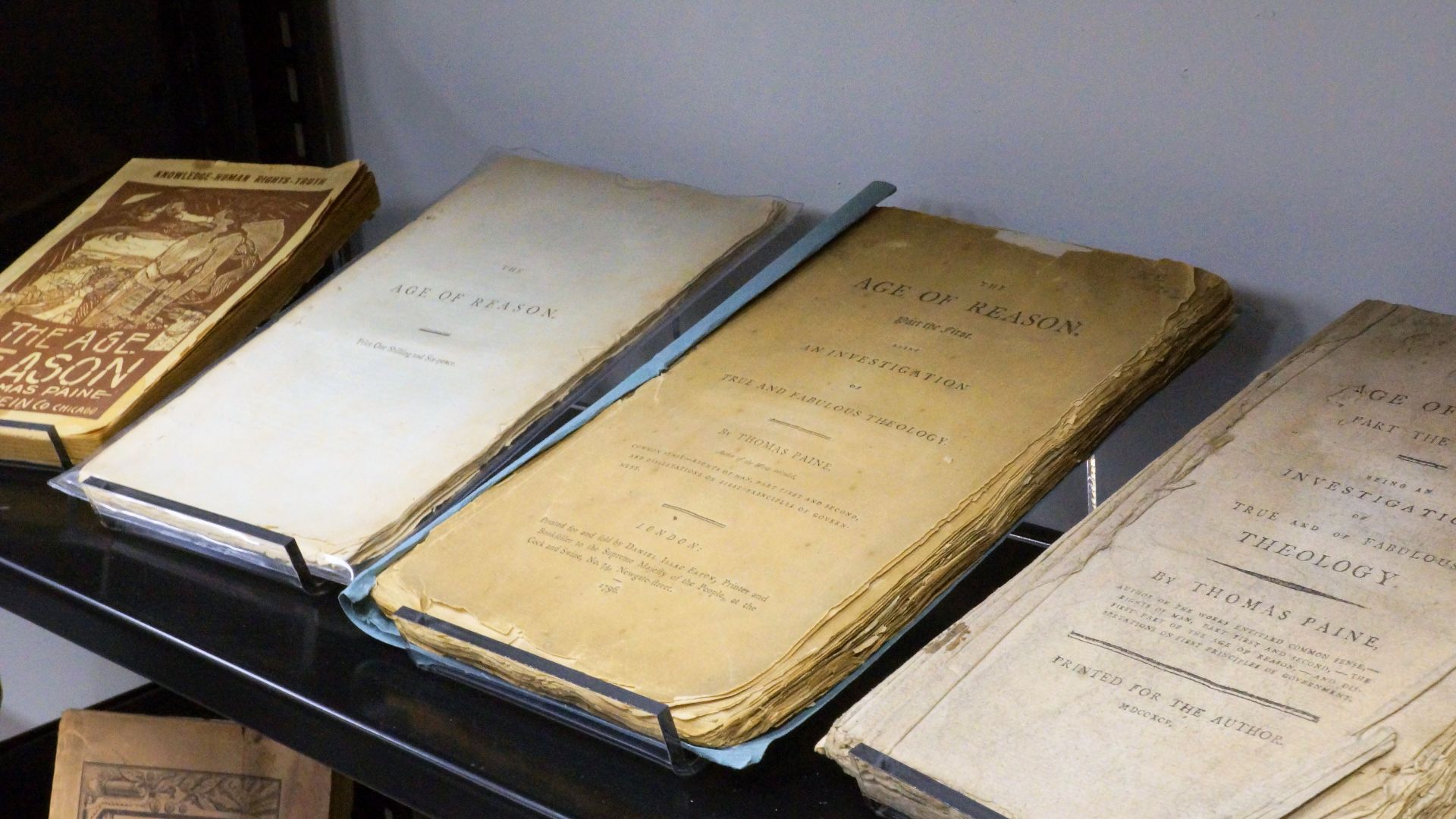 File:36-Visiting CFI library-Rare Books.JPG