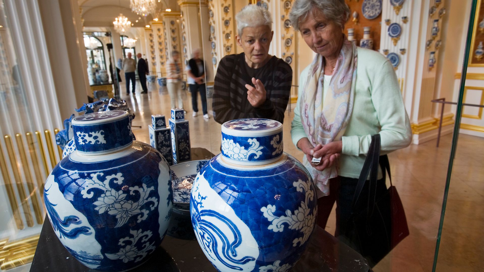 File:Dresden Porcelain Collection - 07-2073.jpg