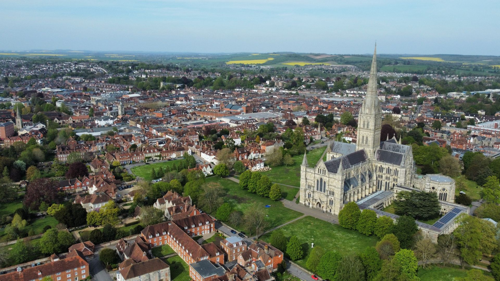 File:Salisbury Cathedral bird's view.jpg