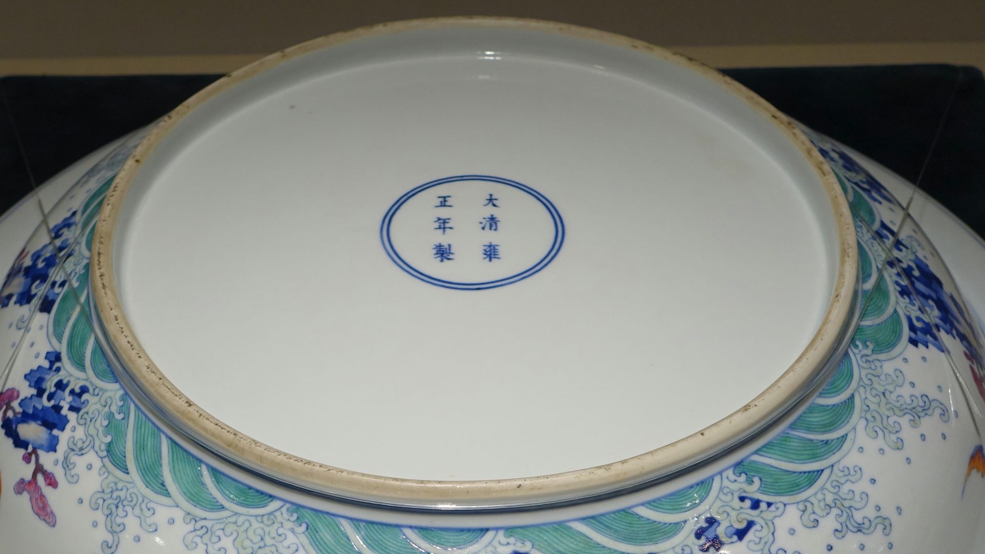 File:Pair of large dish with dragon and phoenix design, 2 of 2, China, Jingdezhen kiln, Qing dynasty, Yongzheng period, 1723-1735, doucai enamels - Matsuoka Museum of Art - Tokyo, Japan - DSC07276.JPG