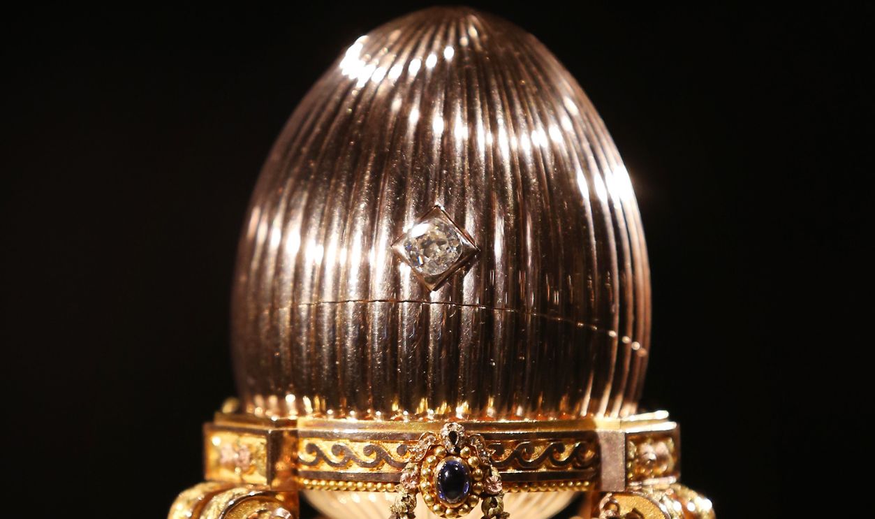 Gettyimages -  Carl Faberge's Lost Third Imperial Easter Egg Goes On Display LONDON, ENGLAND - APRIL 16: The Third Faberge Imperial Easter Egg is displayed at Court Jewellers Wartski on April 16, 2014 in London, England. This rare Imperial Faberge Easter Egg, made for the Russian Royal family in 1887, thought to be worth tens of millions of dollar, was seized by the Bolsheviks after the Russian revolution. It was sold at auction in New York in 1964 as a 'Gold watch in egg form case' for $2450 - its provenance then unknown. Later a buyer in the US Mid-West bought it for possible scrap metal value until he discovered it's true value. (Photo by Peter Macdiarmid/Getty Images)
