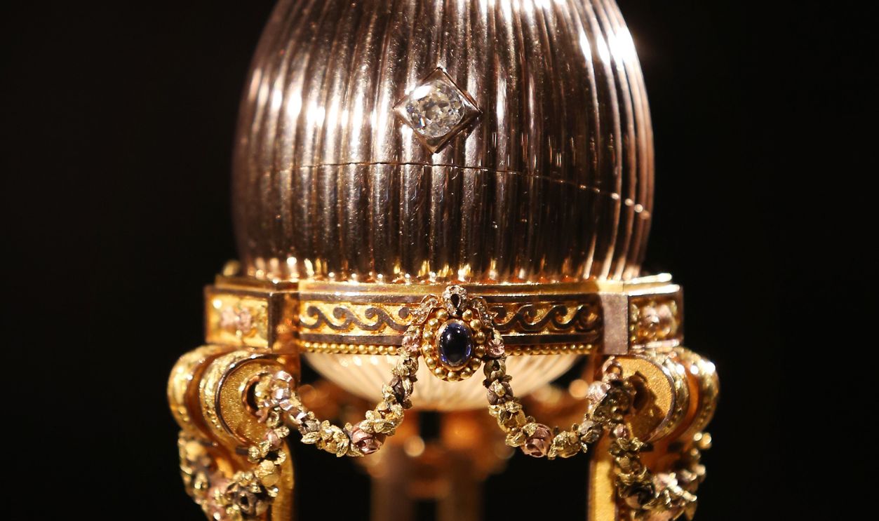 Gettyimages - Carl Faberge's Lost Third Imperial Easter Egg Goes On Display LONDON, ENGLAND - APRIL 16: The Third Faberge Imperial Easter Egg is displayed at Court Jewellers Wartski on April 16, 2014 in London, England. This rare Imperial Faberge Easter Egg, made for the Russian Royal family in 1887, thought to be worth tens of millions of dollar, was seized by the Bolsheviks after the Russian revolution. It was sold at auction in New York in 1964 as a 'Gold watch in egg form case' for $2450 - its provenance then unknown. Later a buyer in the US Mid-West bought it for possible scrap metal value until he discovered it's true value. (Photo by Peter Macdiarmid/Getty Images)