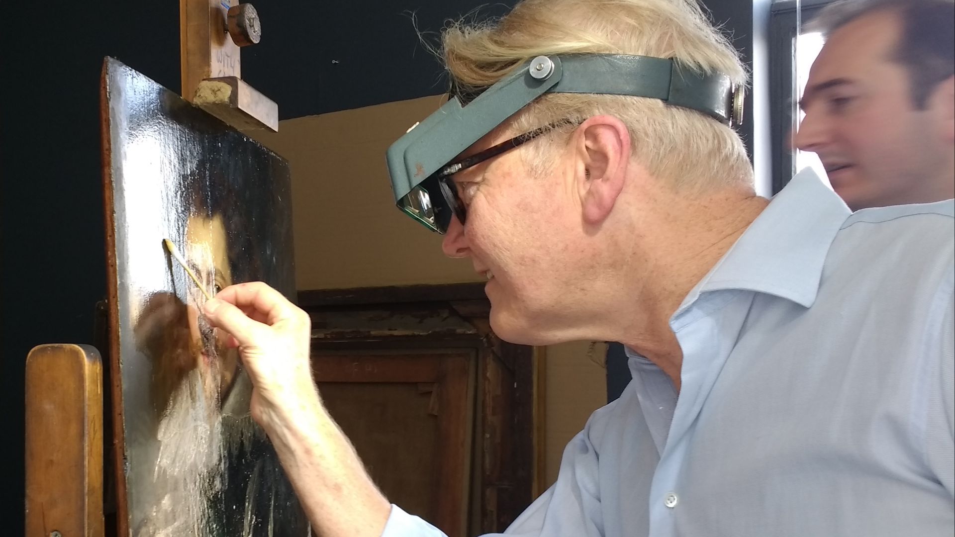 File:Simon Gillespie at work.jpg