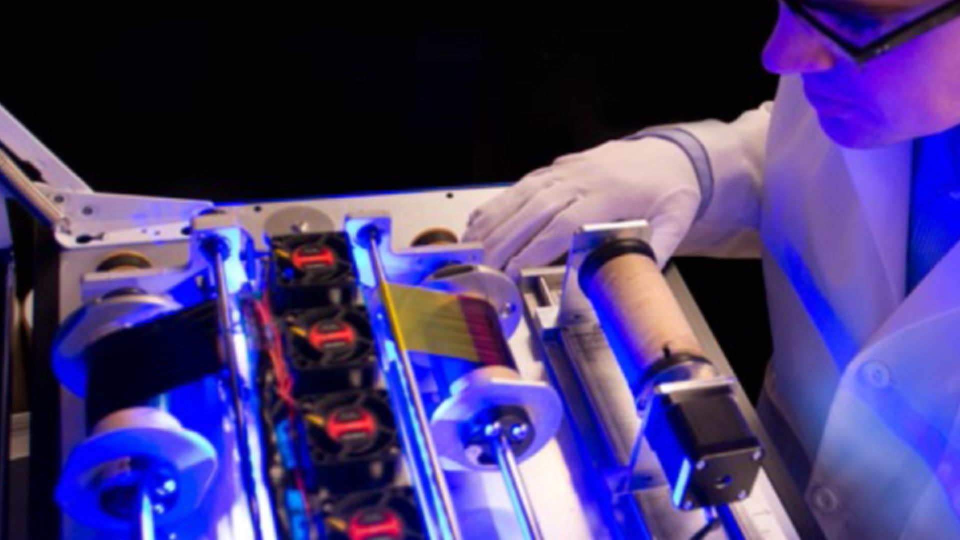 File:Secret Service analyst examining counterfeit documents.png