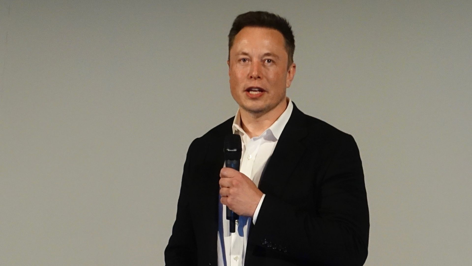File:Elon Musk unveiling Neuralink.jpg