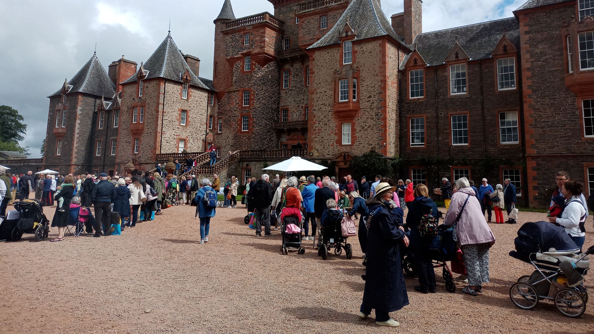 File:Thirlestane Castle Antiques Roadshow today 2024.jpg